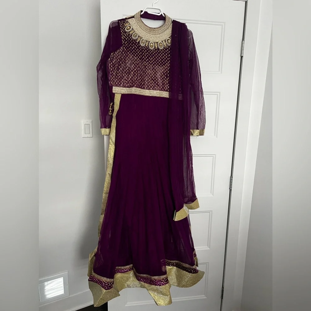 Indian Suits - Picture 1 of 1